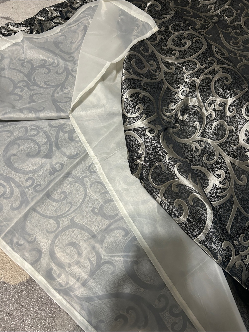 Curtain Set - Picture 3 of 5